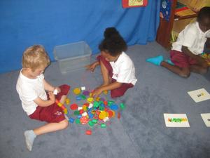 Design necklaces with cool patterns!